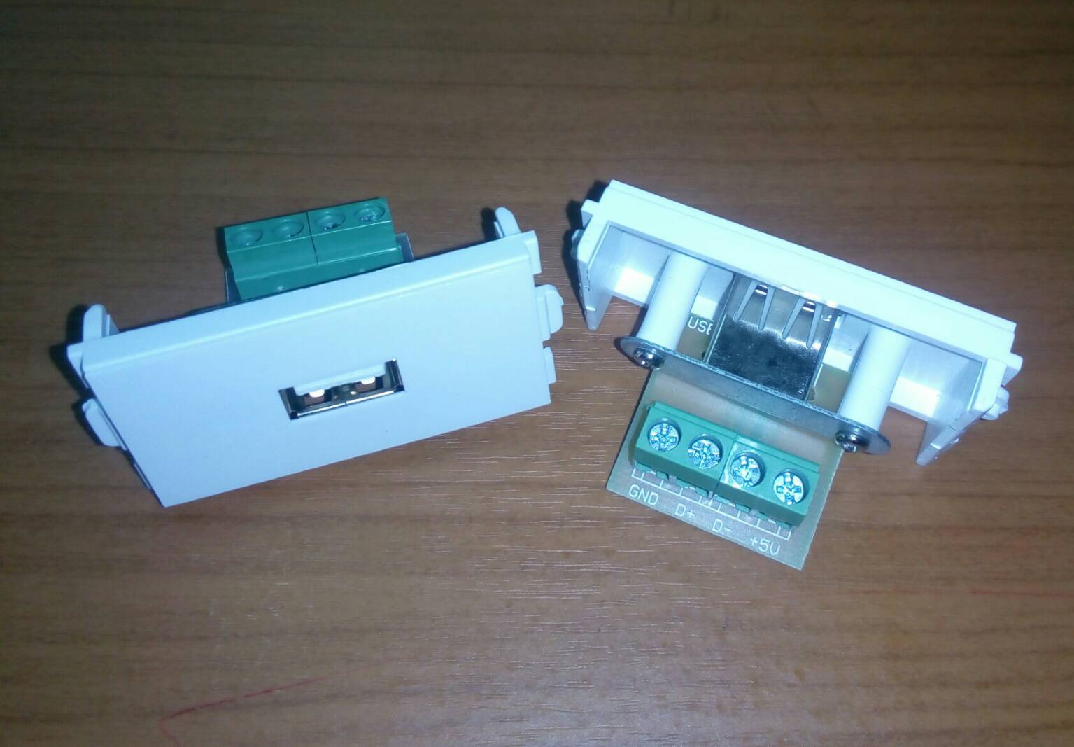 USB Female ติดแท่น ท้ายเทอร์มินอล แบบขอบบาง ; C/N / 41613