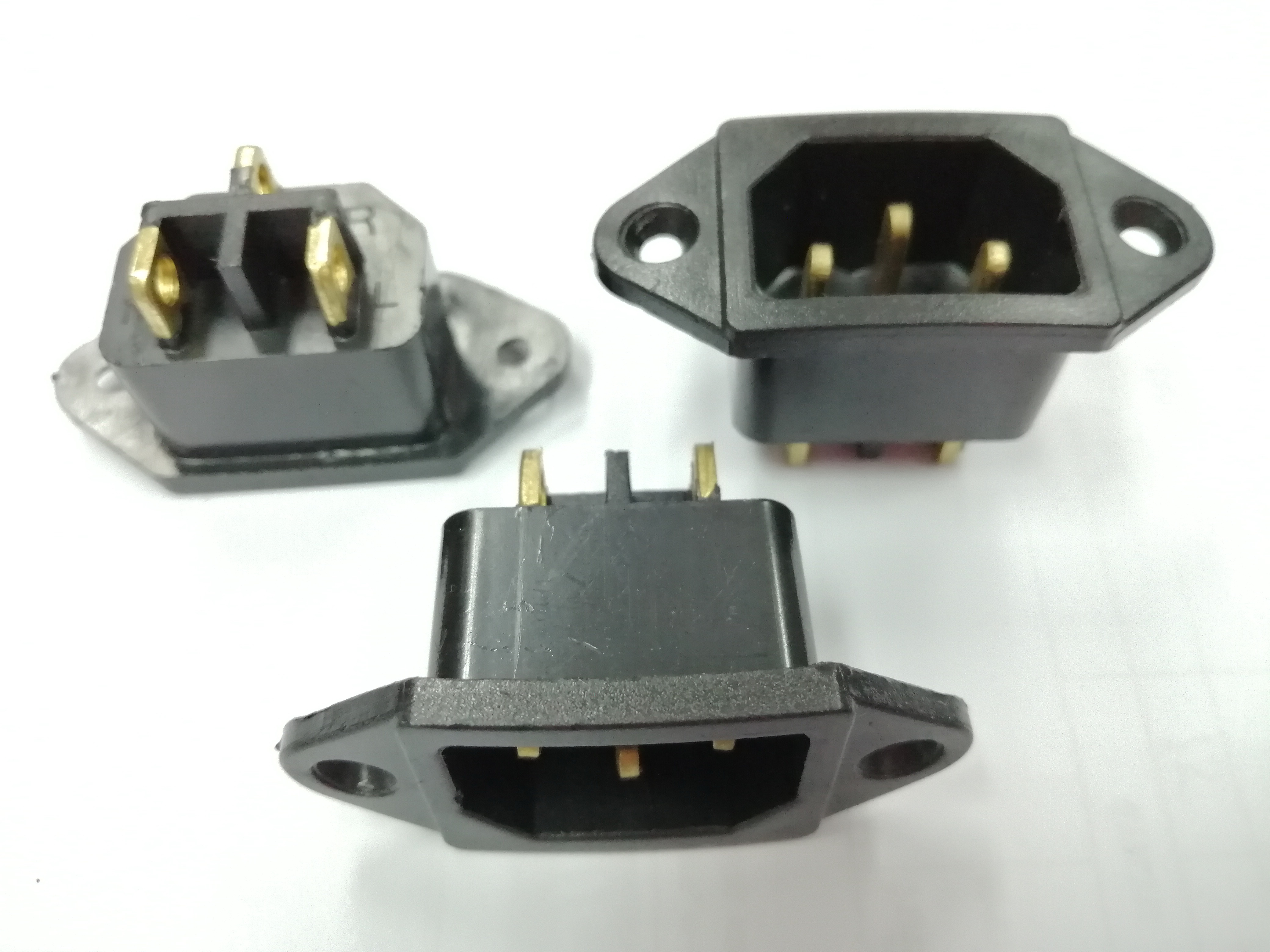 ปลั๊กAC POWER UPSตัวผู้ 3 ขา ติดแท่น แบบขันน๊อต ; PK / MX-244BK